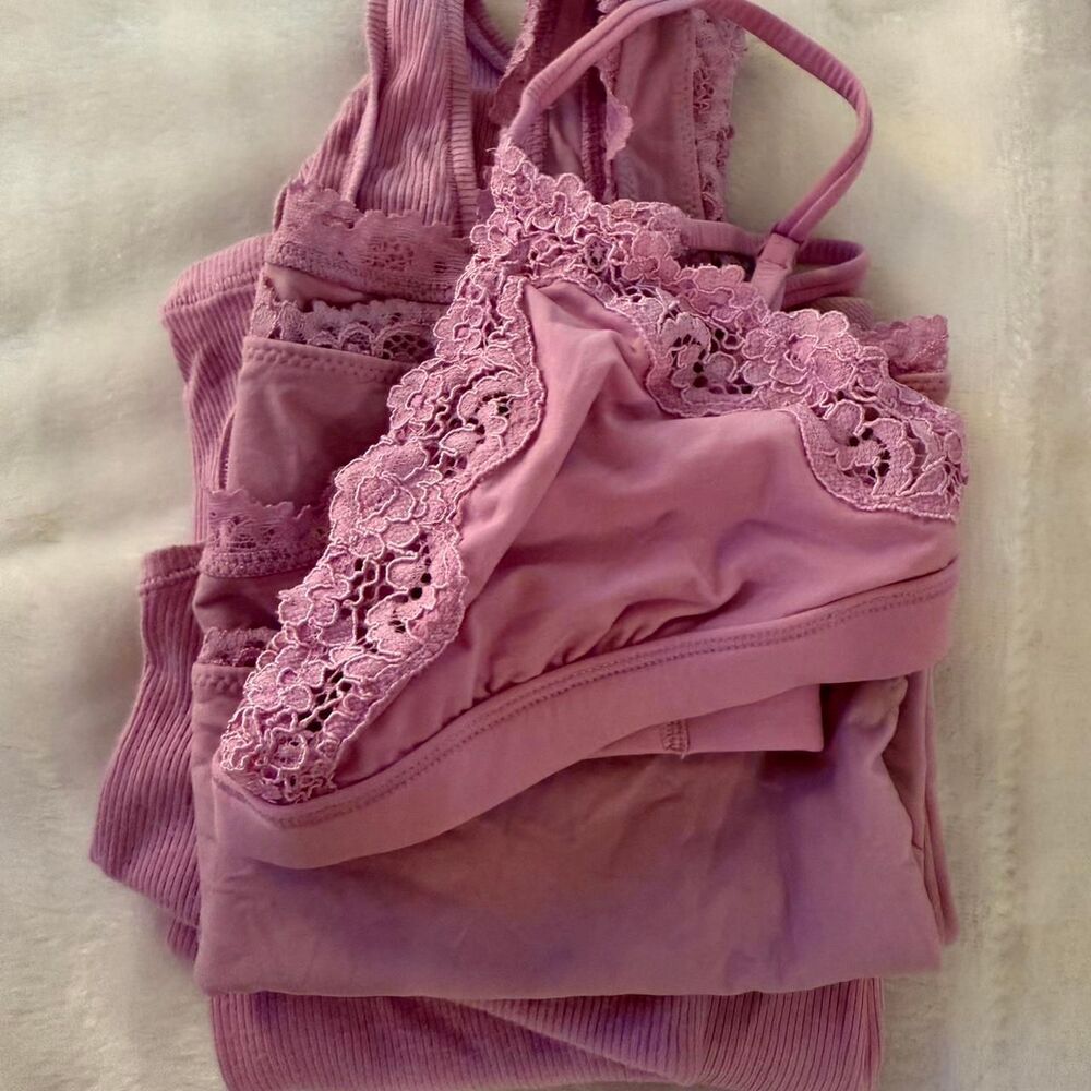 Skims Petal pink 4 PC BUNDLE - Picture 8 of 8